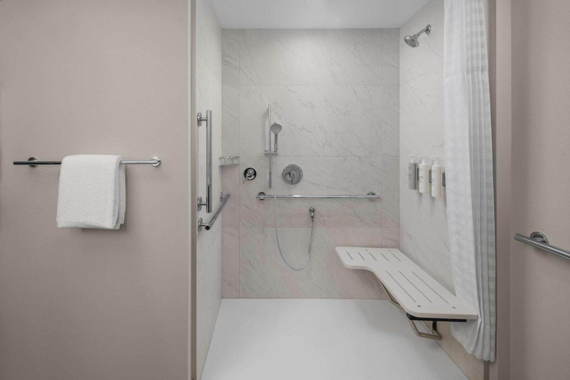Embassy Suites By Hilton Madison Downtown Ngoại thất bức ảnh